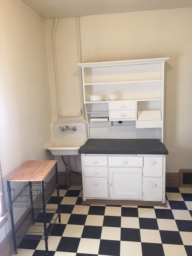 Building Photo - 2078 Atwood Ave