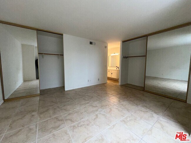 Building Photo - 10747 Wilshire Blvd
