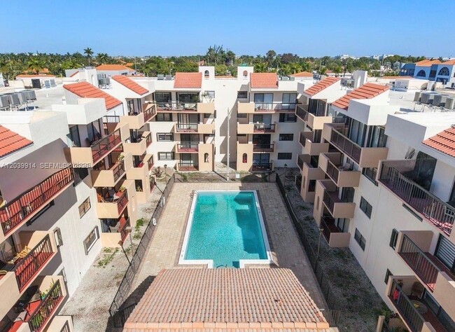 Building Photo - 995 SW 84th Ave