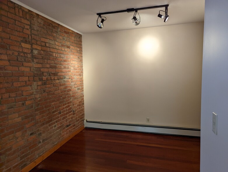 Building Photo - 158 1st St