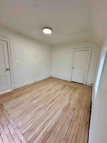 Building Photo - 218 N Main St