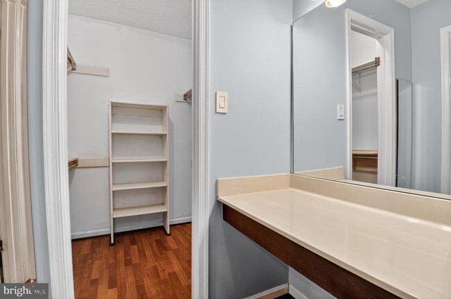 Building Photo - 9919 Oakton Terrace Rd