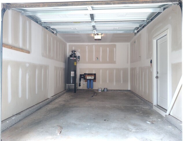 Building Photo - Move-in ready 4-bedroom, 2.5-bathroom home!