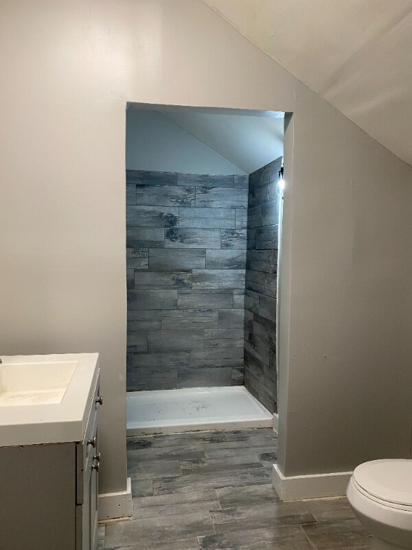 Building Photo - 3011 Glenmore Ave