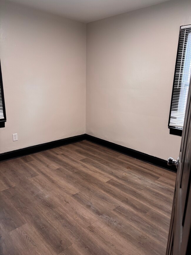 Building Photo - 219 N 32nd St
