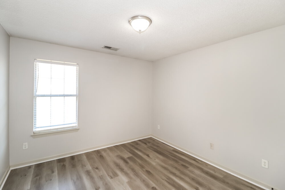 Building Photo - 1128 Red Fern Cir E
