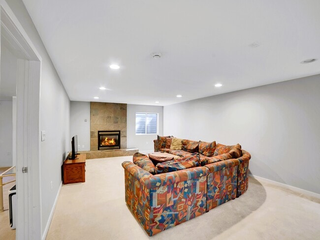 Building Photo - 2215 Island Point