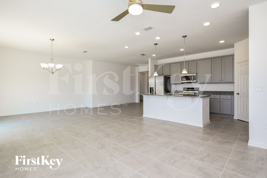 Building Photo - 1243 Ponca Rd