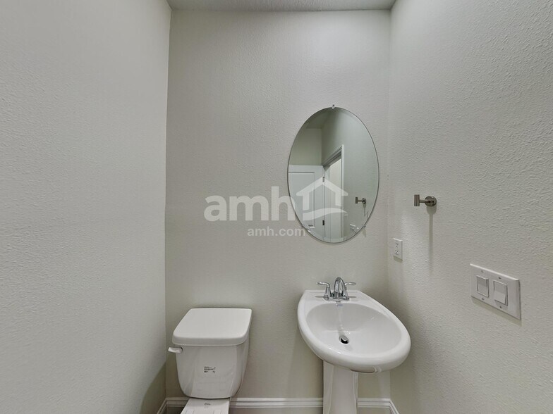 Building Photo - 12721 Percy Ln