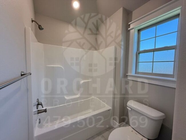 Building Photo - Single-Family Home- Desirable Cedarwood Plan