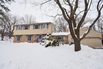 Building Photo - Unique, Conveniently Located, 4 bed 2.5 bath Home For Rent!