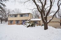 Building Photo - Unique, Conveniently Located, 4 bed 2.5 bath Home For Rent!