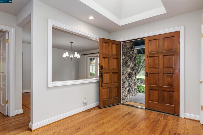 Building Photo - 503 Hawkridge Terrace