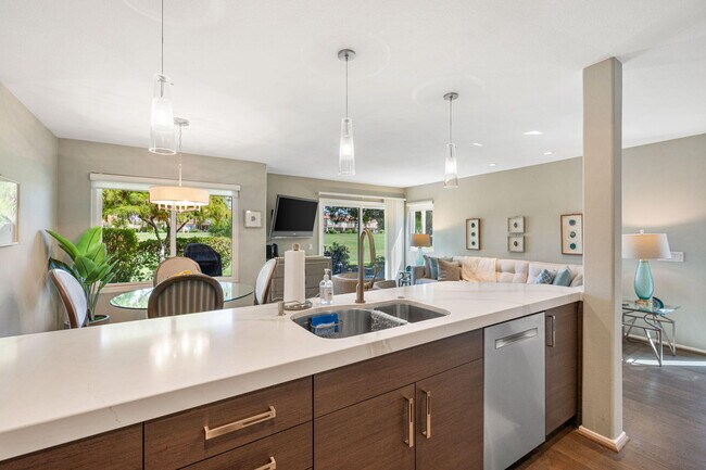 Building Photo - 78179 Crimson Ct