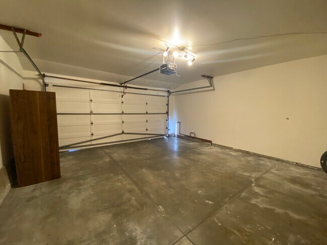 Building Photo - 2101 Trousdale Dr