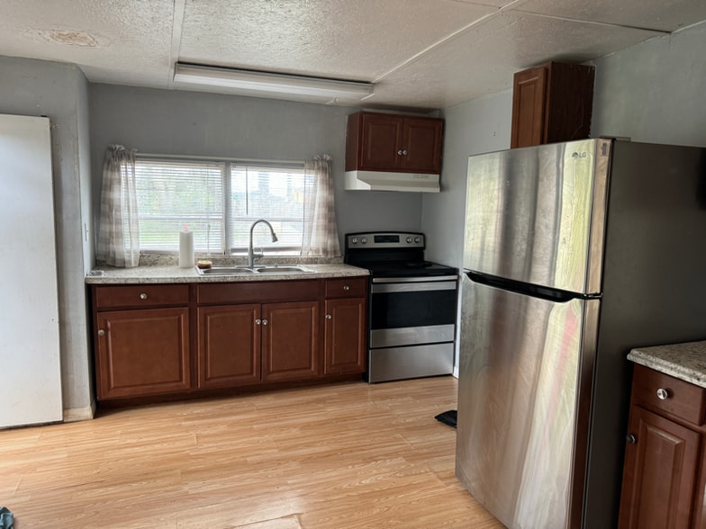 Building Photo - 135 Cypress St SW