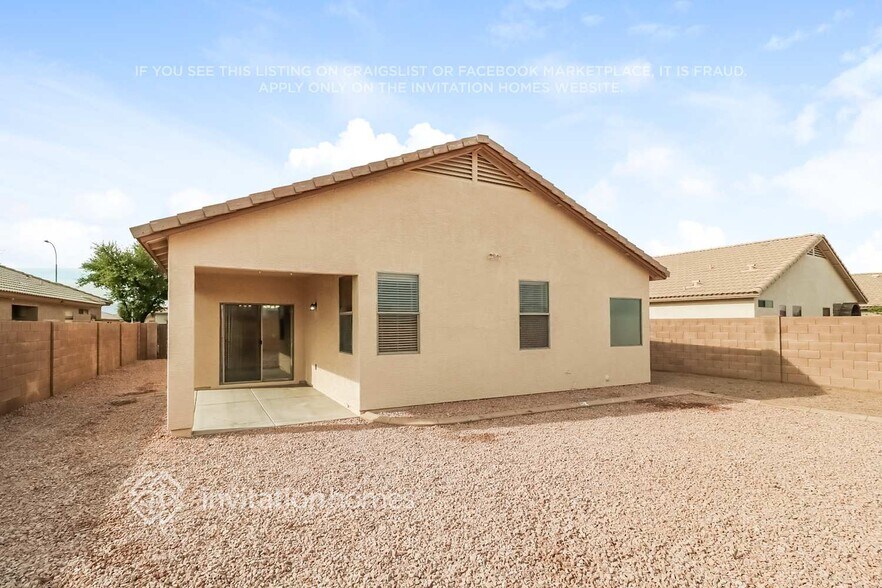 Building Photo - 12420 W Woodland Ave