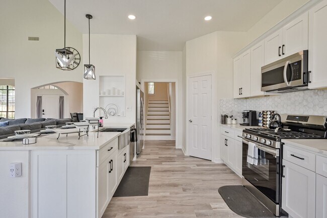 Building Photo - FULLY FURNISHED Grand Prairie 4 Bedroom Home
