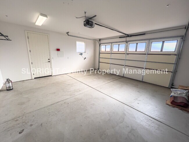 Building Photo - LEASE PENDING- Beautiful Home with Views in Toscano Neighborhood - 3 Bed / 2.5 Bath