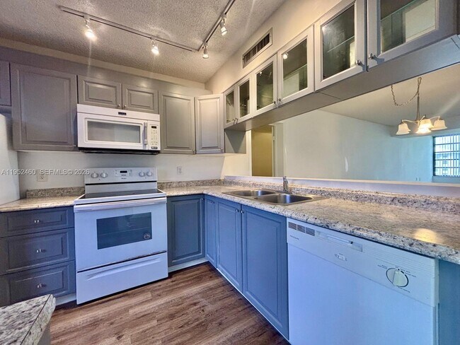 Building Photo - 1703 Whitehall Dr