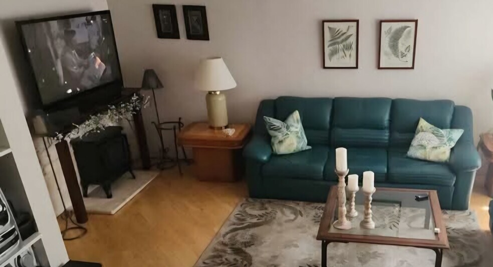 Building Photo - 4620 N 68th St