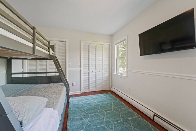 Building Photo - 1439 NY-9P