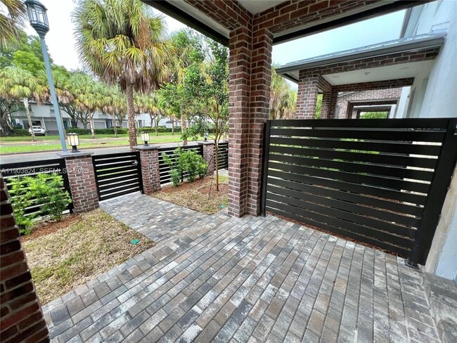 Building Photo - 130 S University Dr