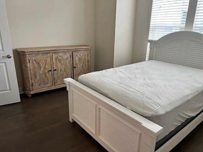 Building Photo - 115 N Arrawana Ave