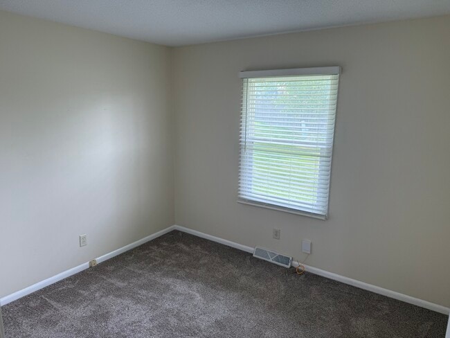 Building Photo - 2911 High Point Dr