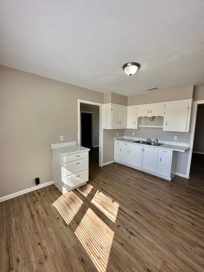 Building Photo - Coming Soon - 3 Bedroom Home Near Bradford...