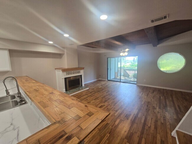 Building Photo - 1574 Three Lanterns Ln