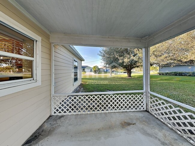 Building Photo - 3090 SW Boxwood Cir