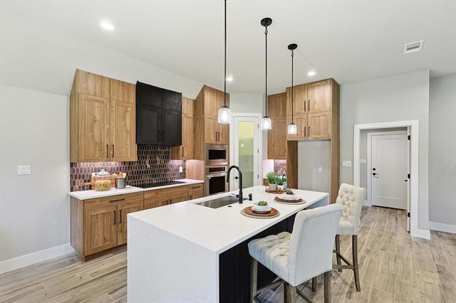 Building Photo - 2084 Glenhollow Dr