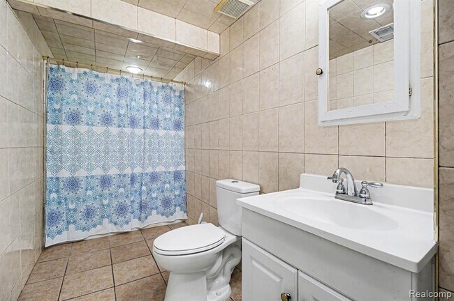 Building Photo - 39024 Faith Dr