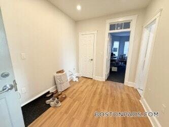 Building Photo - 829 Beacon St