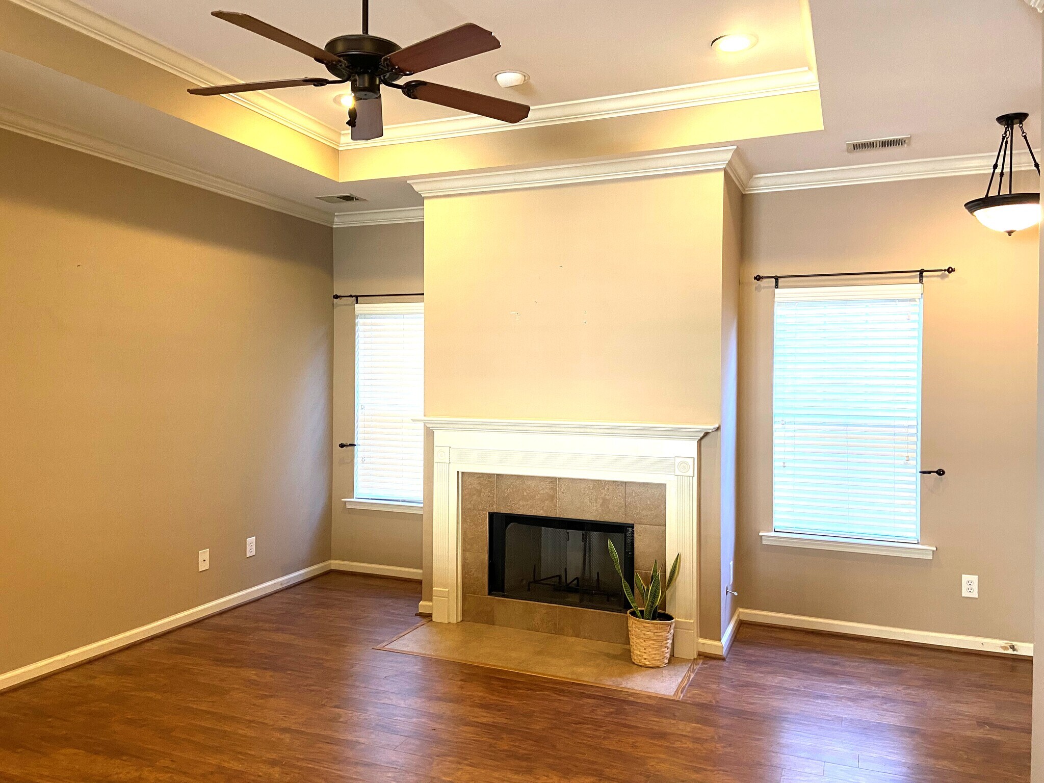 Building Photo - 422 Holland Lakes Dr N