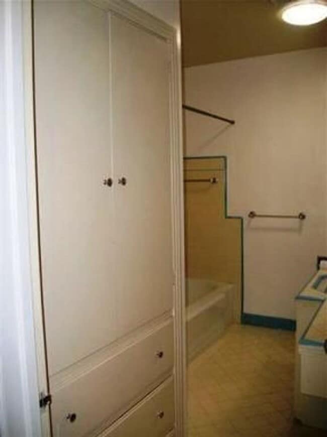 Building Photo - CUTE HOME IN EAST SACRAMENTO!!