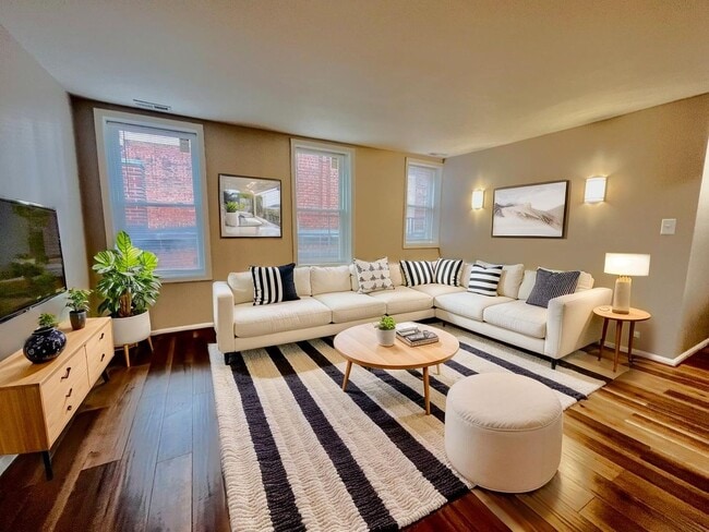 Primary Photo - Columbia Heights| 3Bd 1Bth | Top Floor | F...