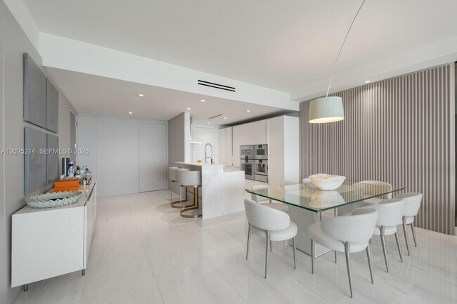 Building Photo - 10203 Collins Ave