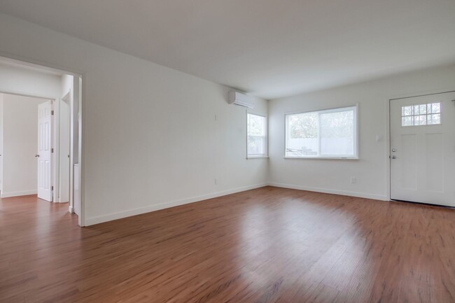 Building Photo - Updated 2-Bed Condo in Prime North Park