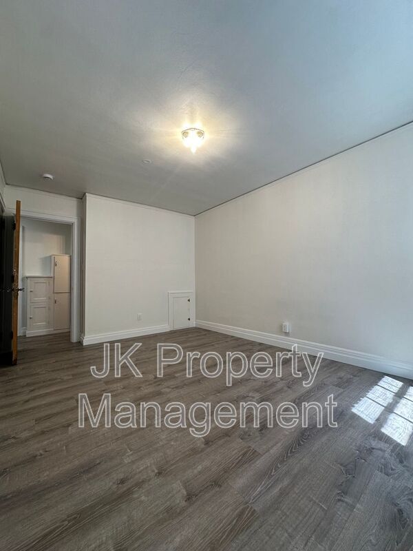 Building Photo - 310 5th St N