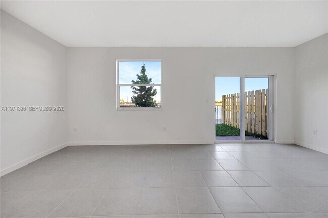 Building Photo - 2556 SE 27th Ct