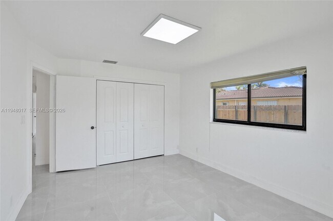 Building Photo - 16653 Golfview Dr