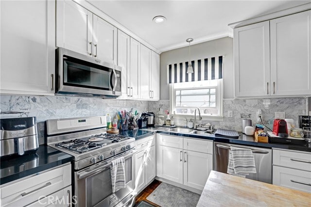 Building Photo - 1982 Corson St