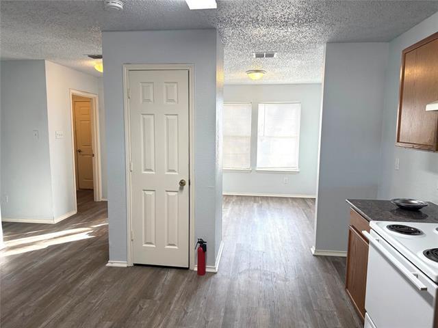 Building Photo - 1710 White Oak Rd