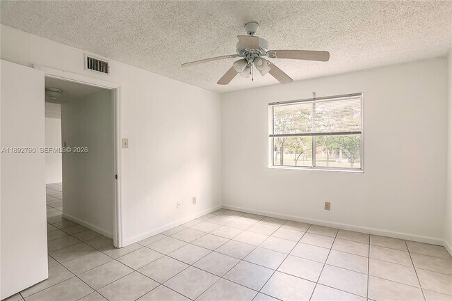 Building Photo - 10630 SW 157th Ct