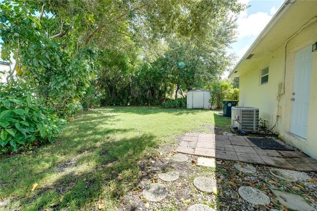 Building Photo - 2401 SW 58th Manor