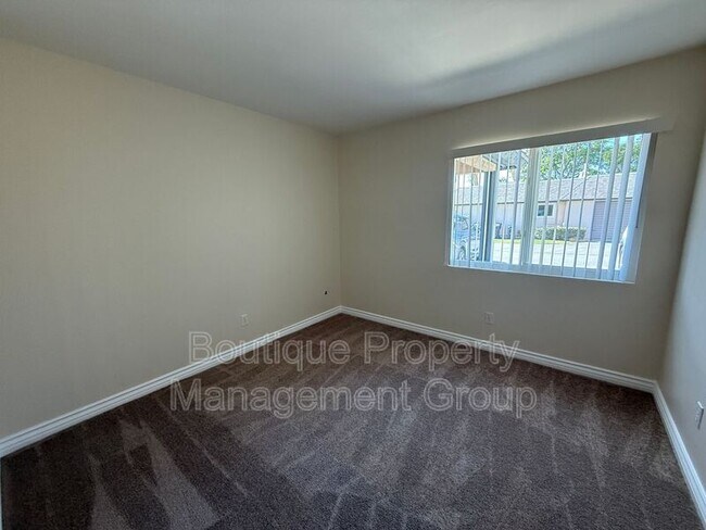 Building Photo - 1126 S Clifpark Cir