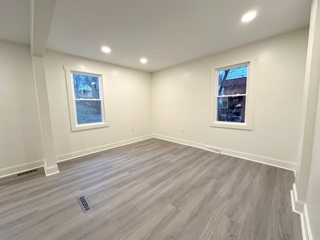 Building Photo - 1337 Methyl St