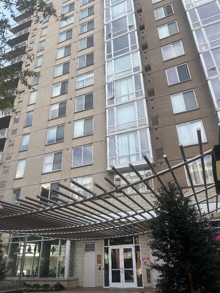 Building Photo - 930 Wayne Ave